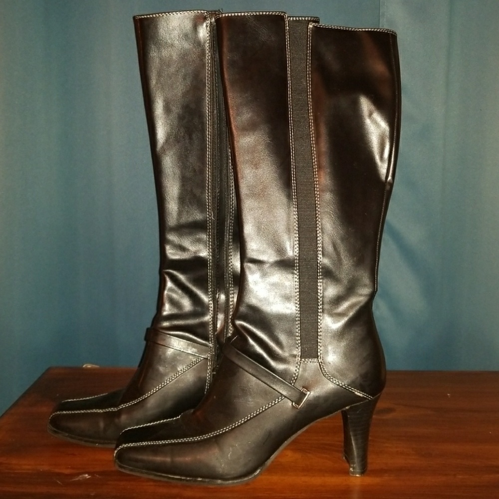 Boots - Picture 2 of 4